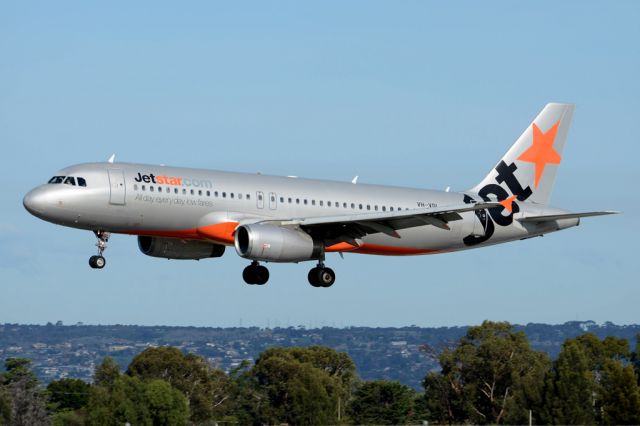 Airbus A320 (VH-VQL) - On short finals for runway 05. Wednesday, 21st May 2014.