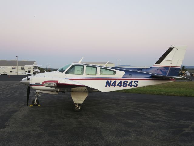 Beechcraft Baron (58) (N4464S) - 16 September 2015