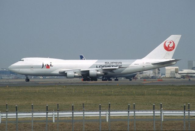 Boeing 747-200 (JA811J) - Deprture at Narita Intl Airport Rwy34L on 2000/04/08
