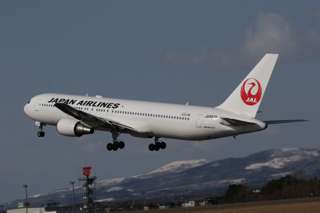 BOEING 767-300 (JA8976) - March 5 2015; HKD-HND, Take off at Hakodatte Airport, Japan.