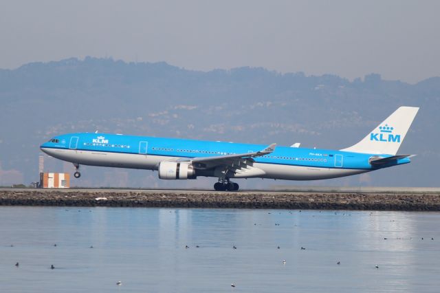 Airbus A330-300 (PH-AKA)