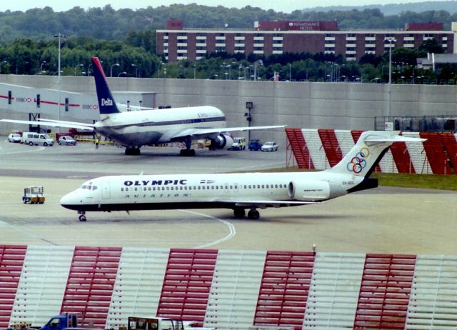 Boeing 717-200 (SX-BOC)