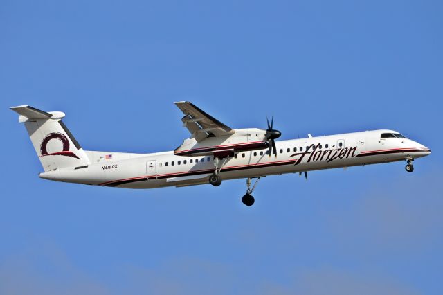 de Havilland Dash 8-400 (N418QX)