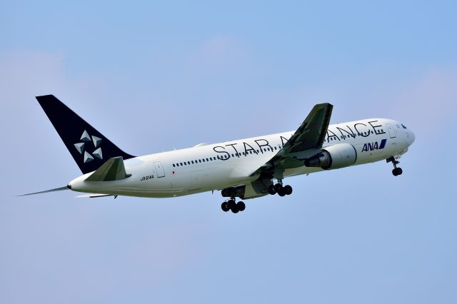 BOEING 767-300 (JA614A)