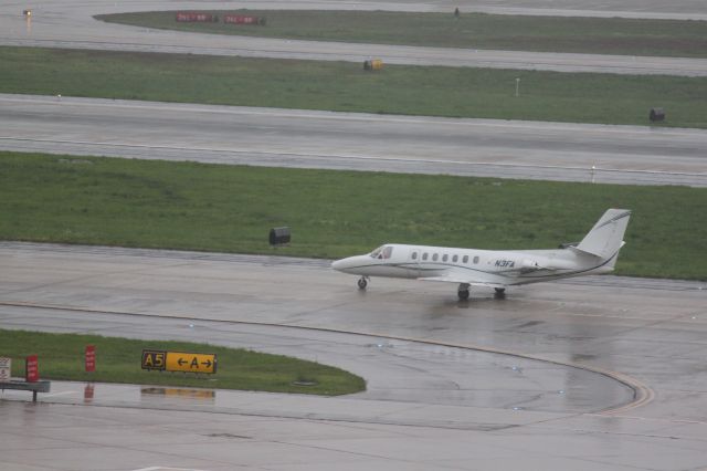 Cessna Citation V (N3FA) - Citation at Atlanta Taxiing to Parking!