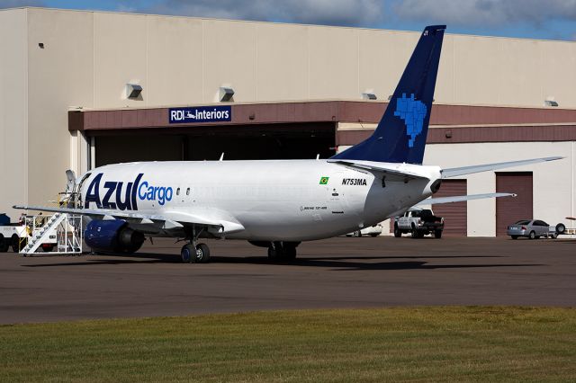 BOEING 737-400 (N753MA)