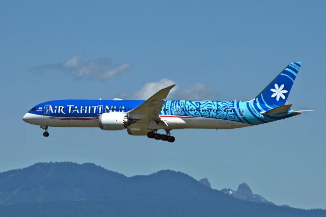 Boeing 787-9 Dreamliner (F-OMUA)