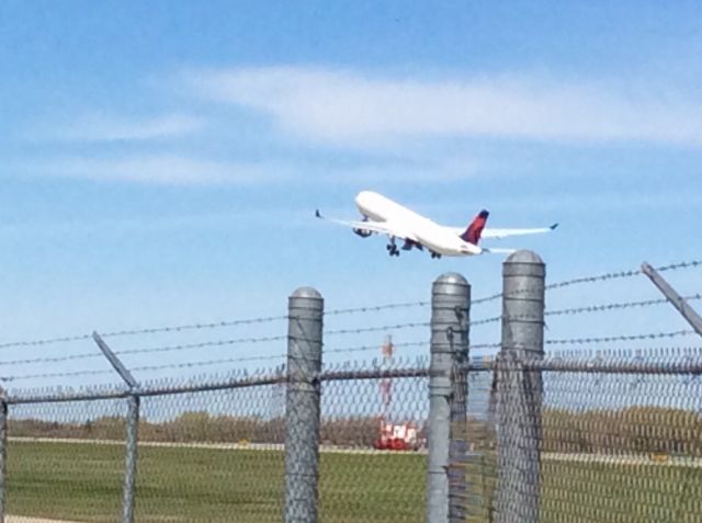 Airbus A330-300 (N816NW)