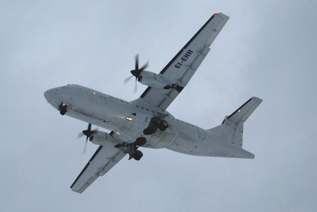 Aerospatiale ATR-42-300 (EI-EHH) - Landing