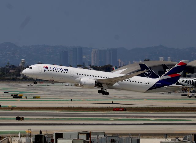 Boeing 787-9 Dreamliner (CC-BGX) - LAX/KLAX Aug 15th, 2025, LATAM Chile per online records, Ln 588 originally delv new to Norwegian Air UK as G-CKHL, later LN-LNP, taken by LATAM Airlines Chile on 8/30/2024. first photo as LATAM on flightaware, note that 787 wing flex, just amazing to me the sweep on the rotation as this 787-9 climbs off the Runway 25R.