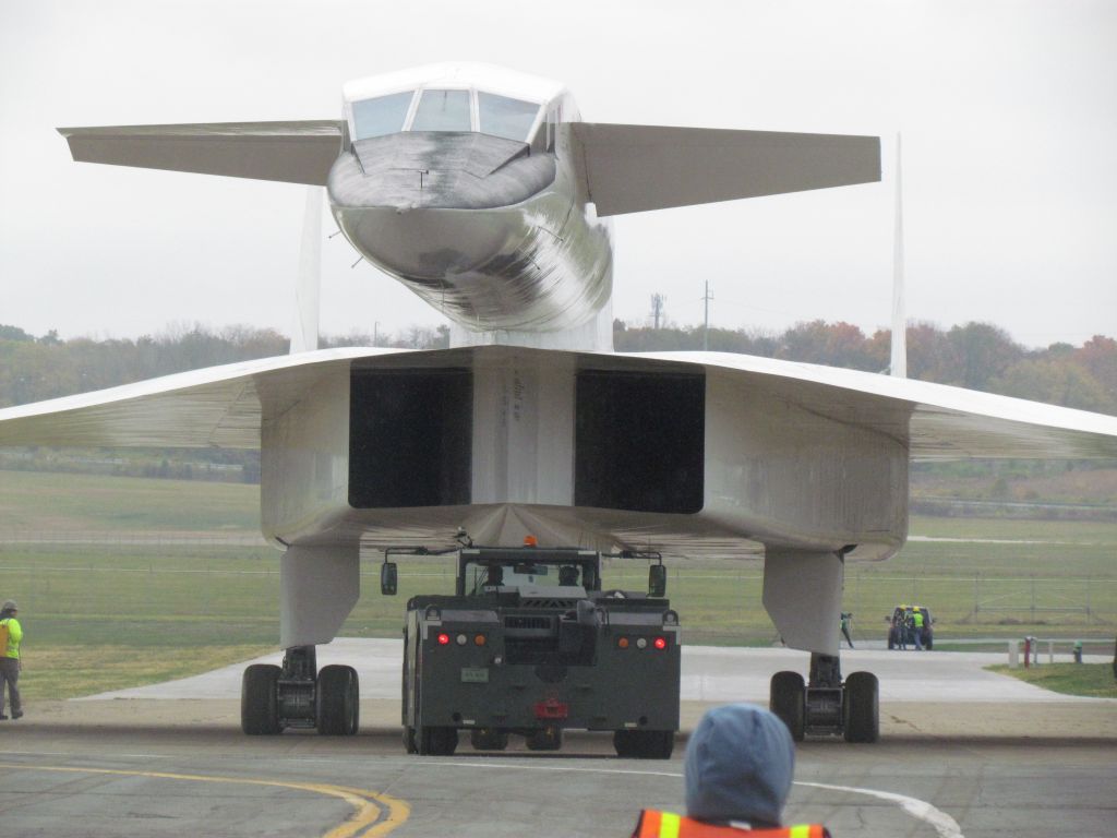 AIR TRACTOR Fire Boss (N20001) - Move of the XB-70 Valkyrie to the forth hanger at the museum  