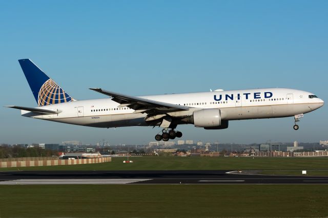 Boeing 777-200 (N786UA)