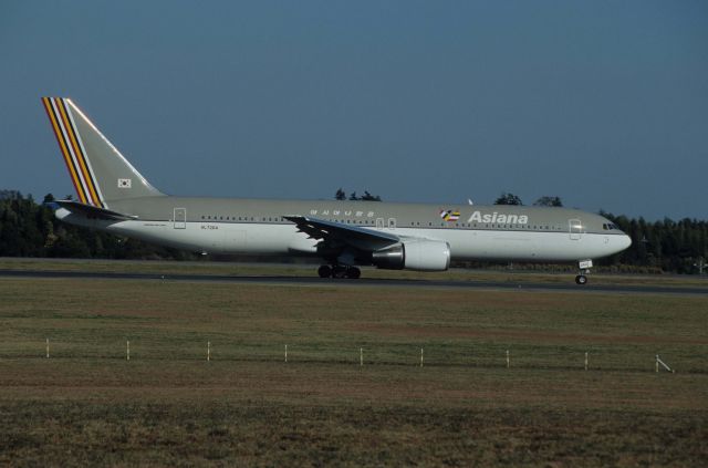 BOEING 767-300 (HL7264) - Departure at Narita Intl Airport Rwy16 on 1990/12/03