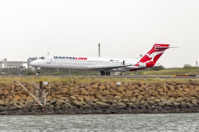 Boeing 717-200 (VH-YQX) - QantasLink (VH-YQX) Boeing 717-2K9 departing Sydney Airport
