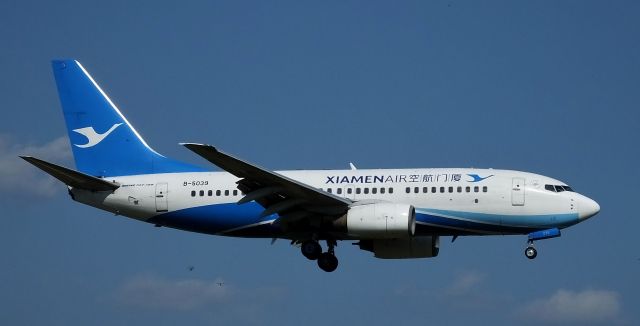 Boeing 737-700 (B-5039)