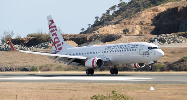 Boeing 737-800 (VH-YIM) - Landing runway 32