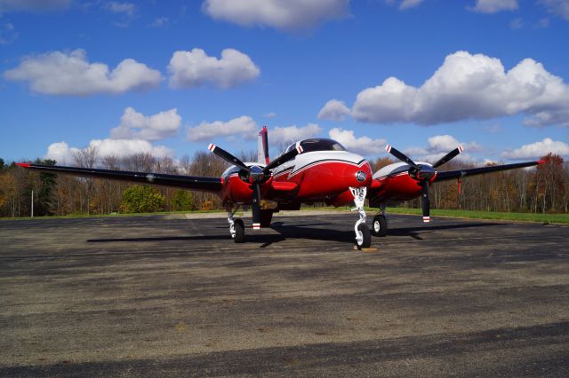 Beechcraft Twin Bonanza (N261B)