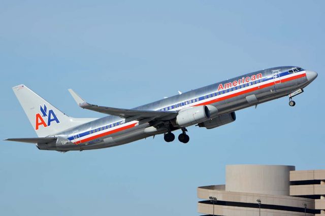 Boeing 737-800 (N907AN) - American Boeing 737-823 N907AN at Phoenix Sky Harbor on January 22, 2016. It first flew on April 16, 1999. Its construction number is 29509. It was delivered to American on April 29, 1999. 