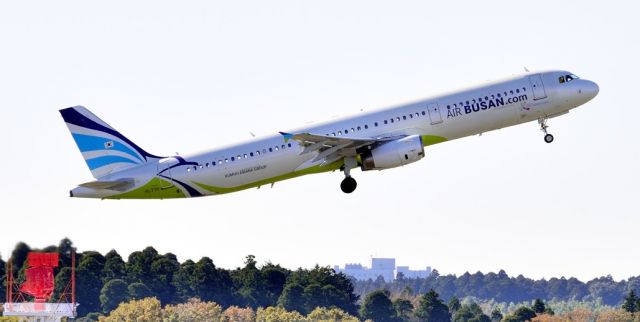 Airbus A321 (HL7711) - Total lack of imagination: Copied livery from Euro Atlantic Airways: a rel=nofollow href=http://www.pbase.com/image/132912048http://www.pbase.com/image/132912048/a 