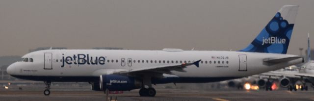 Airbus A320 (N506JB)