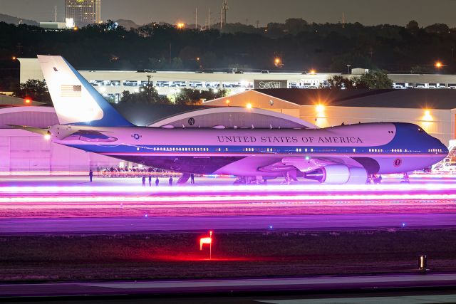 Boeing 747-200 (29000)