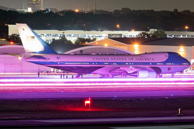 Boeing 747-200 (29000)