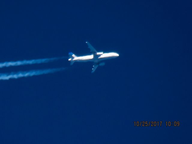 Airbus A320 (N487UA)