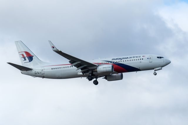 Boeing 737-800 (9M-MLU) - Boeing 737-8H6 cn 39940-4870. MAS 9M-MLU final runway 21 25 June 2023