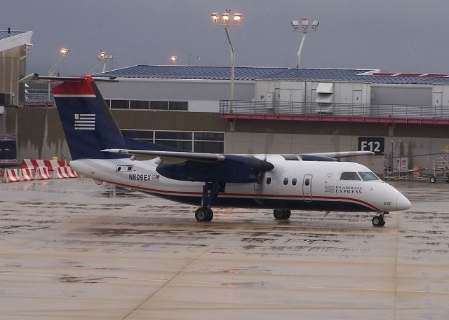 de Havilland Dash 8-100 (N809EX)