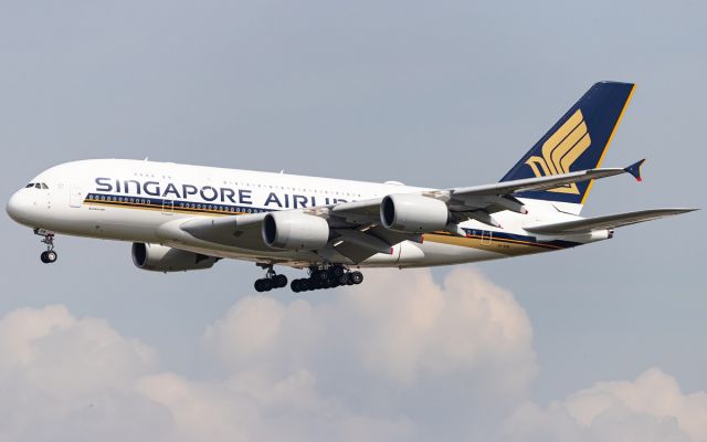 Airbus A380-800 (9V-SKW)