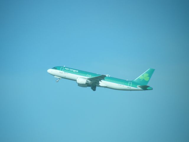 Airbus A321 (EI-DEK) - EI-DEK A321 DEP TO HEATHROW AS EIN 384 18/10/2011