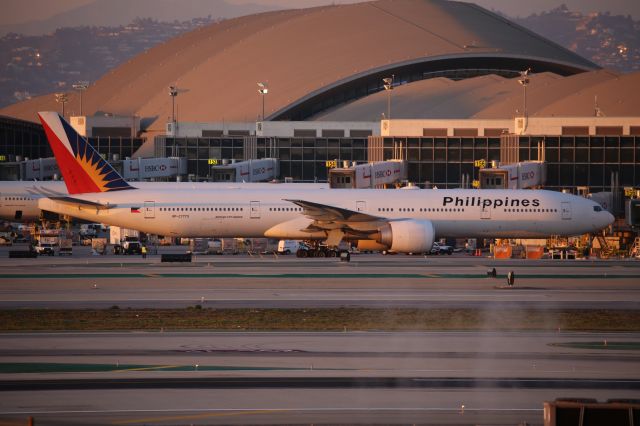 BOEING 777-300ER (RP-C7773)