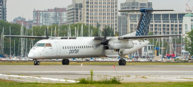 de Havilland Dash 8-400 (C-GLQG)