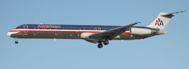 McDonnell Douglas MD-82 (N596AA) - Landing 30L