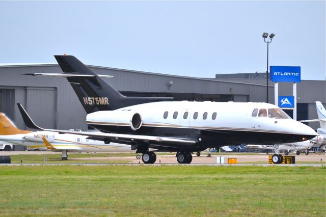 Hawker 800 (N575MR)