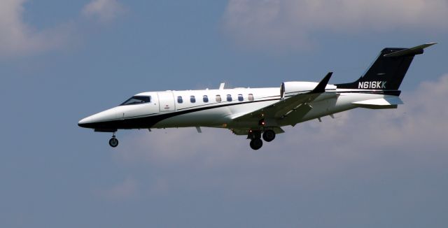 Bombardier Learjet 70 (N616KK) - On final is this 2011 Learjet 70 in the Summer of 2021.