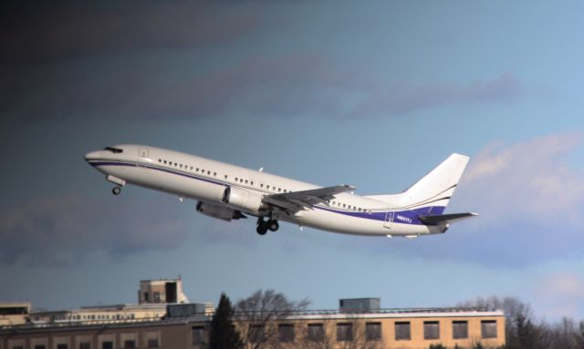 BOEING 737-400 (N801TJ)
