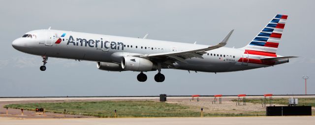 Airbus A321 (N146AA) - Arriving on 16L.