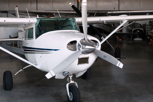 Cessna Skylane (N70987)