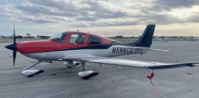 Cirrus SR22 Turbo (N596CC)
