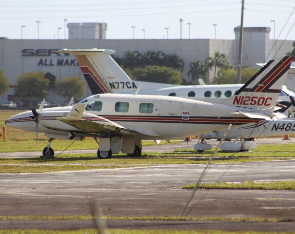 Piper Navajo (N1250C)