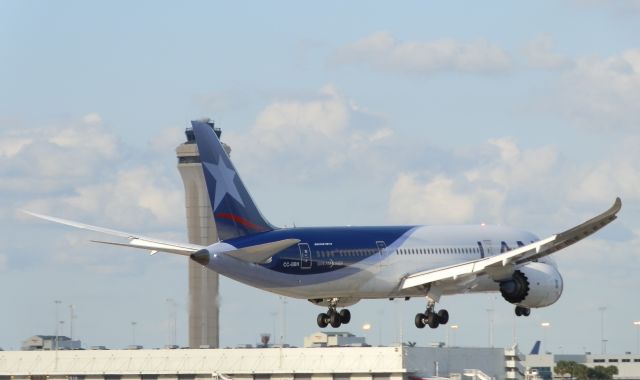 Boeing 787-8 (CC-BBH)