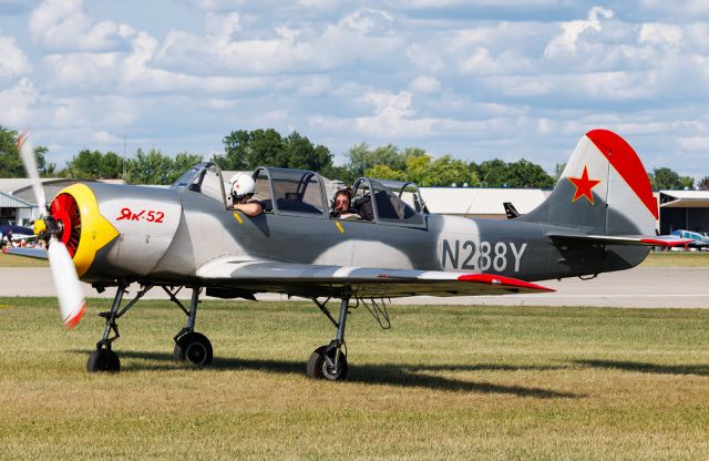 YAKOVLEV Yak-52 (N288Y)