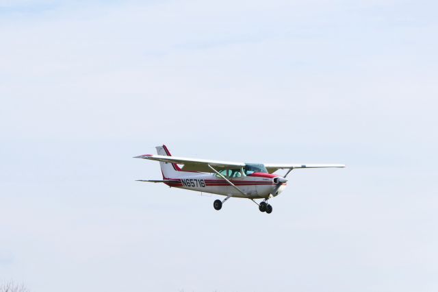 Cessna Skyhawk (N65716)