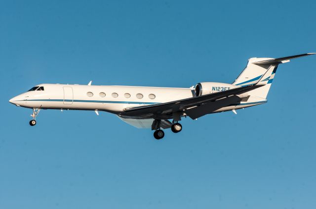 Gulfstream Aerospace Gulfstream V (N123FT) - 16Nov2014 landing runway 26 on a tech stop from San Francisco.