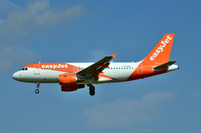 Airbus A319 (G-EZAU) - easyJet - A319-111 (G-EZAU) mid morning arrival at NCL (May 2024)