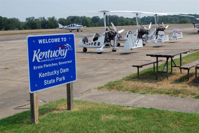 Unknown/Generic Ultralight autogyro (N216MG) - N216MG, N316MG, N612RH on the flight line at Kentucky lake airport