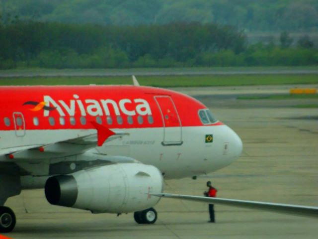 Airbus A318 (PR-ONQ)