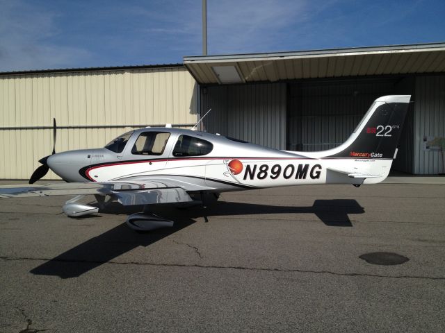 Cirrus SR-22 (N890MG)