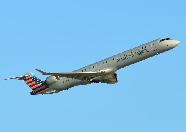 Canadair Regional Jet CRJ-900 (N948LR)